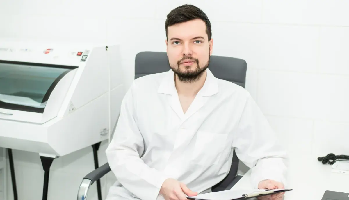 Чому ендопротезування при переломі шийки стегна рятує життя людини — пояснюють травматологи