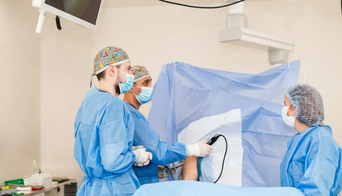 Чому ендопротезування при переломі шийки стегна рятує життя людини — пояснюють травматологи