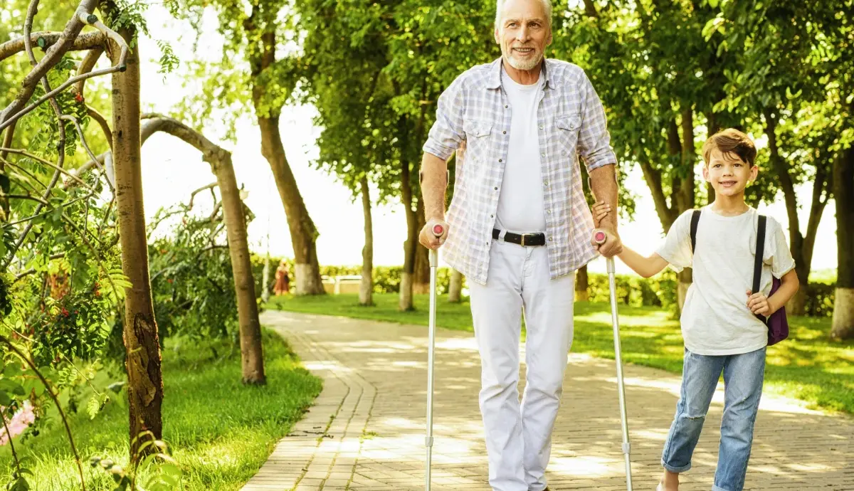 Чому ендопротезування при переломі шийки стегна рятує життя людини — пояснюють травматологи