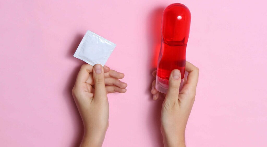 Барьерная контрацепция: как правильно выбрать презерватив и лубрикант?