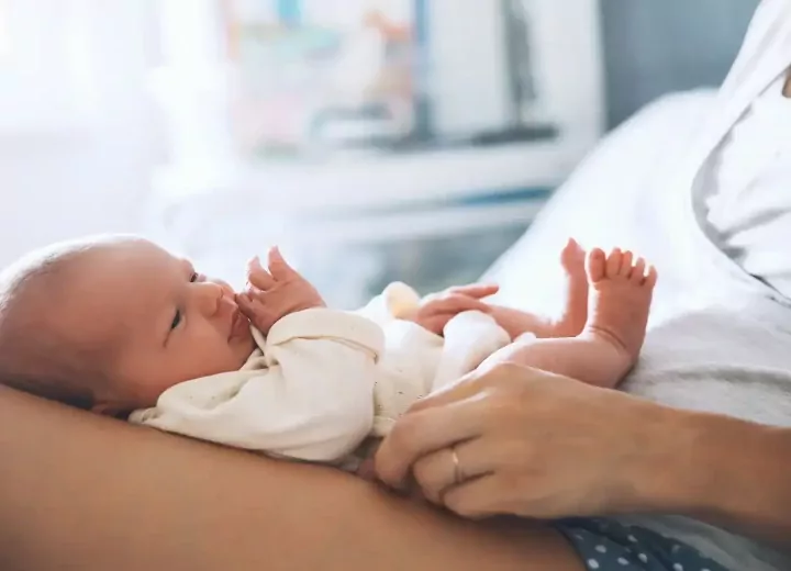 Як доглядати за новонародженою дитиною?