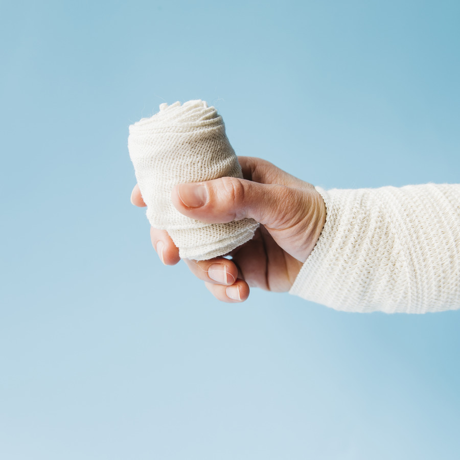 Як надати першу допомогу при кровотечі?