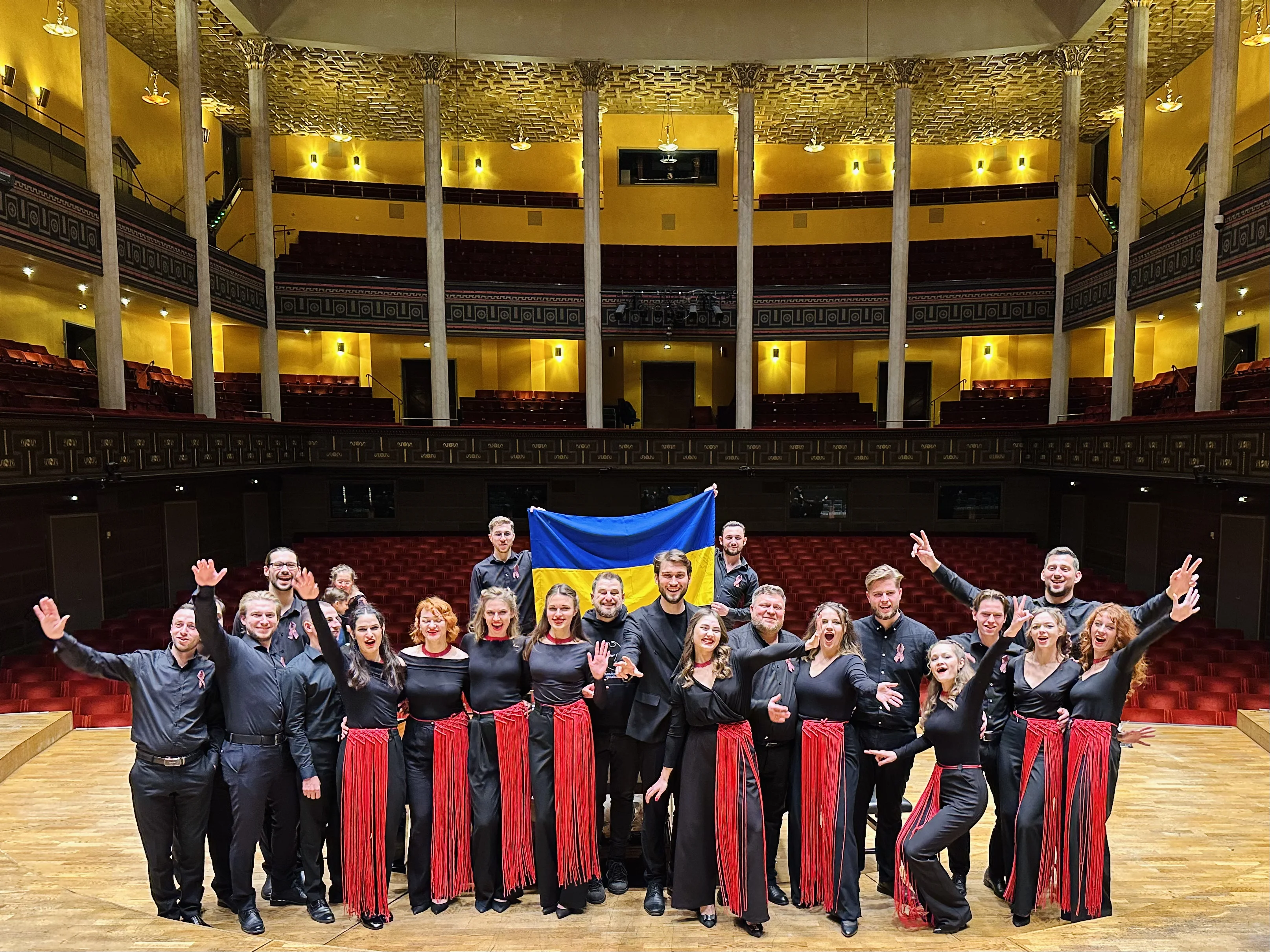 «Ой, який хороший пацан, давайте його в музичну школу!» — Вадим Яценко, диригент хору «Гомін», про слух, талант та як батькам підтримати інтерес дитини до інструменту