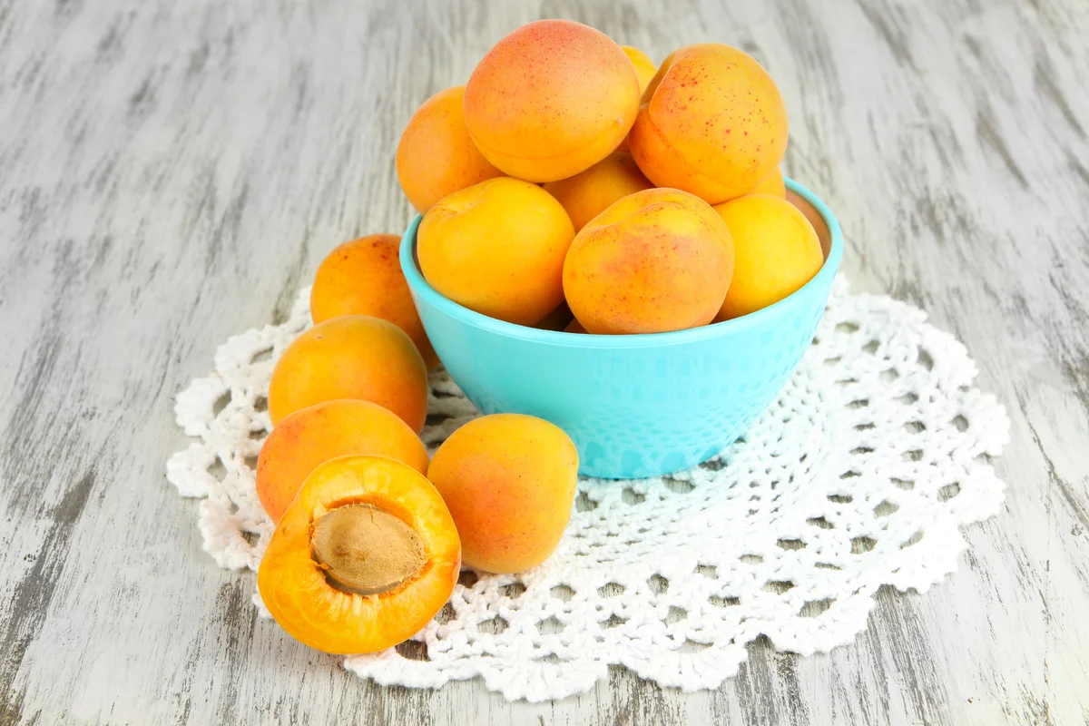 Абрикос — користь і шкода для здоров’я: що потрібно знати перед вживанням