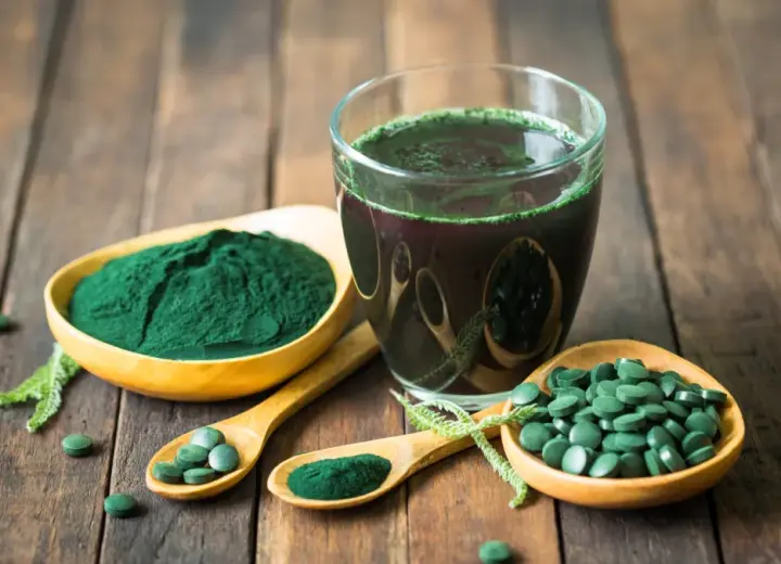 Спіруліна — водорість, яка допомагає схуднути, захищає серце і бореться з раком: як правильно приймати