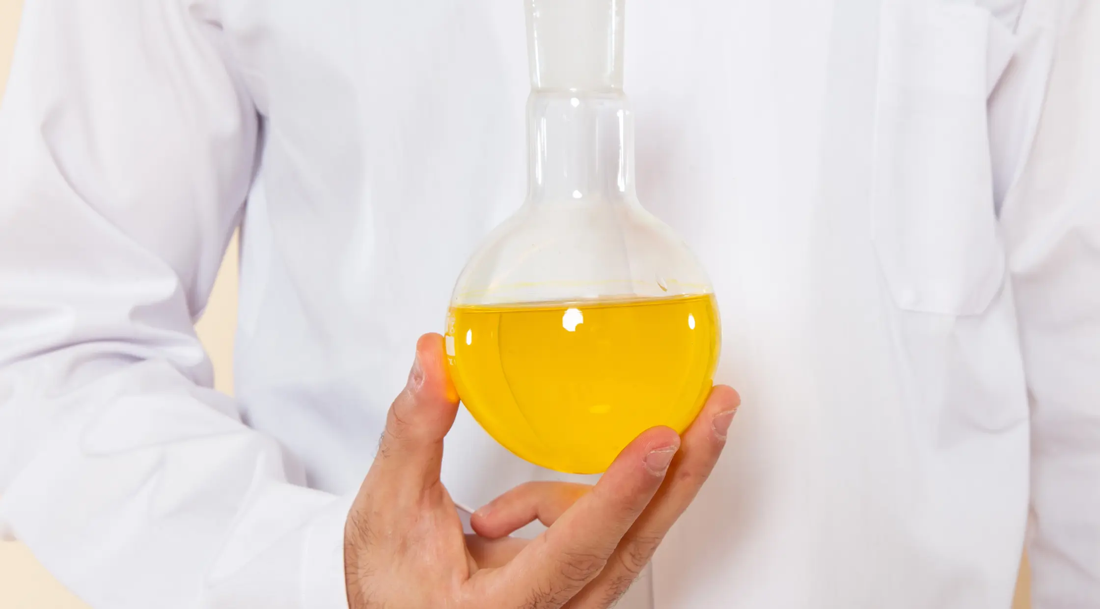 Уринотерапія — чи корисно пити сечу? Що кажуть дослідження