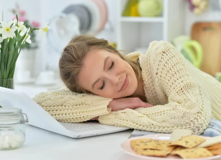 Чи корисно дорослим спати вдень? Що кажуть науковці про денний сон