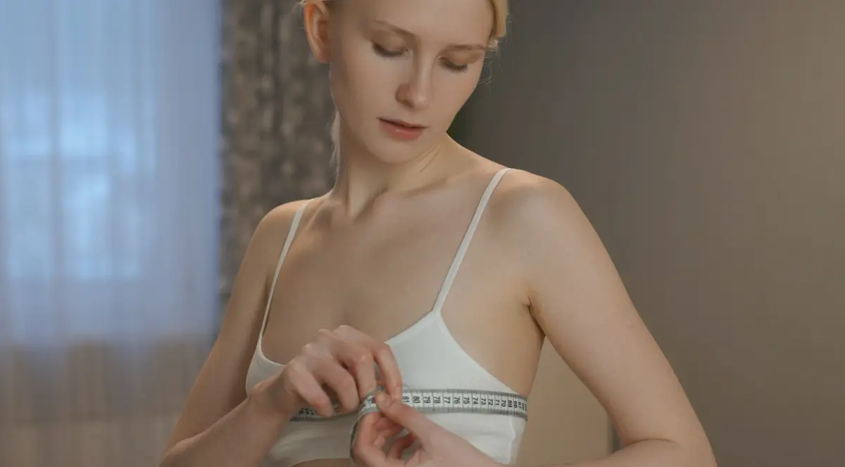 У мене нульовий розмір ліфчика. Чому не ростуть груди?