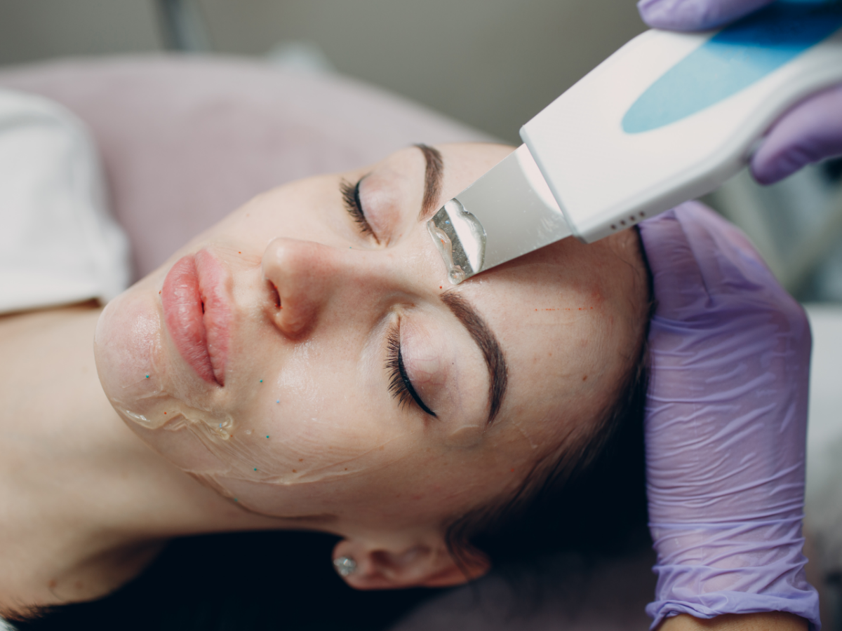 Как понять, что нужна чистка лица и какой метод чистки выбрать?