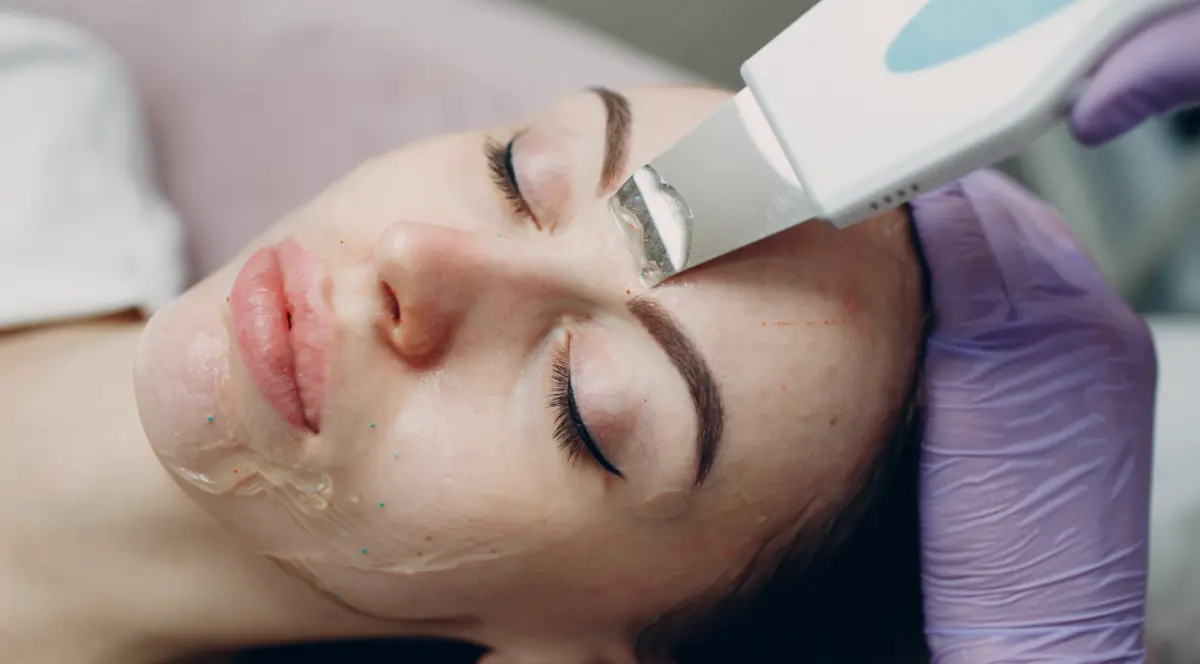 Как понять, что нужна чистка лица и какой метод чистки выбрать?