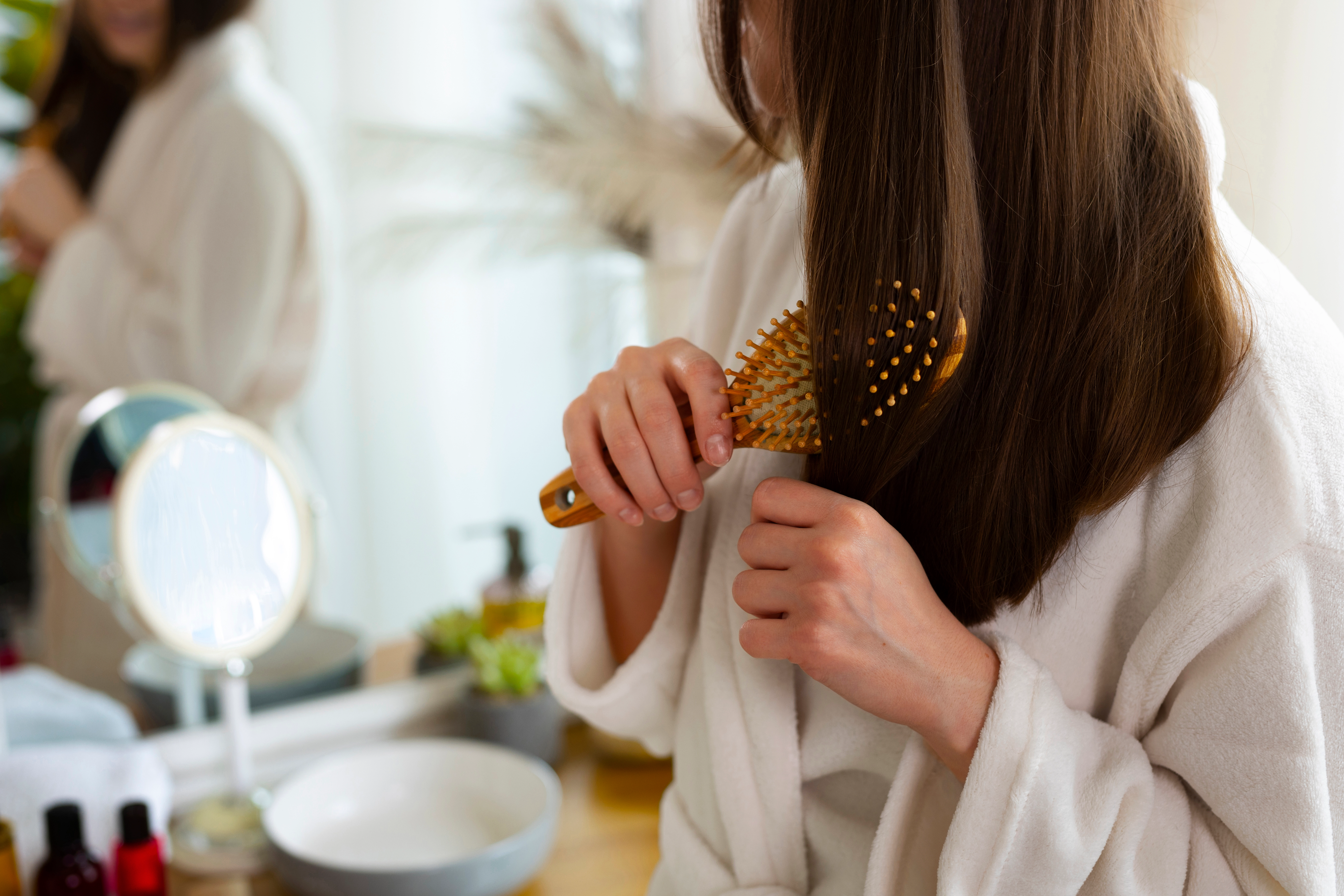 У меня быстро жирнеют волосы. Поможет ли скраб для кожи головы?