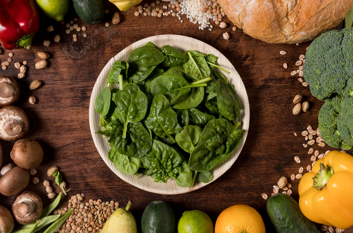Чим корисний шпинат і які страви з ним приготувати: поради дієтологів