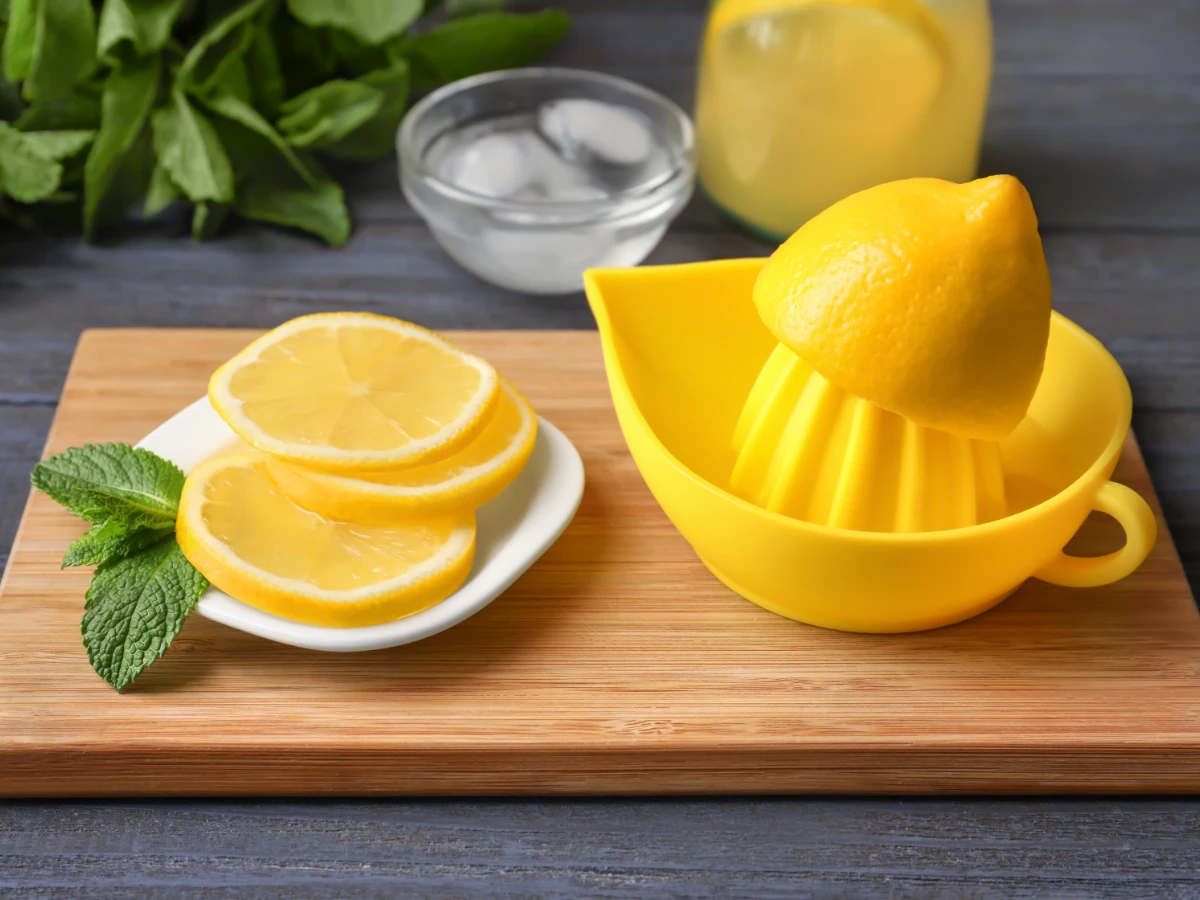 Чем полезен лимон и кому он может навредить?
