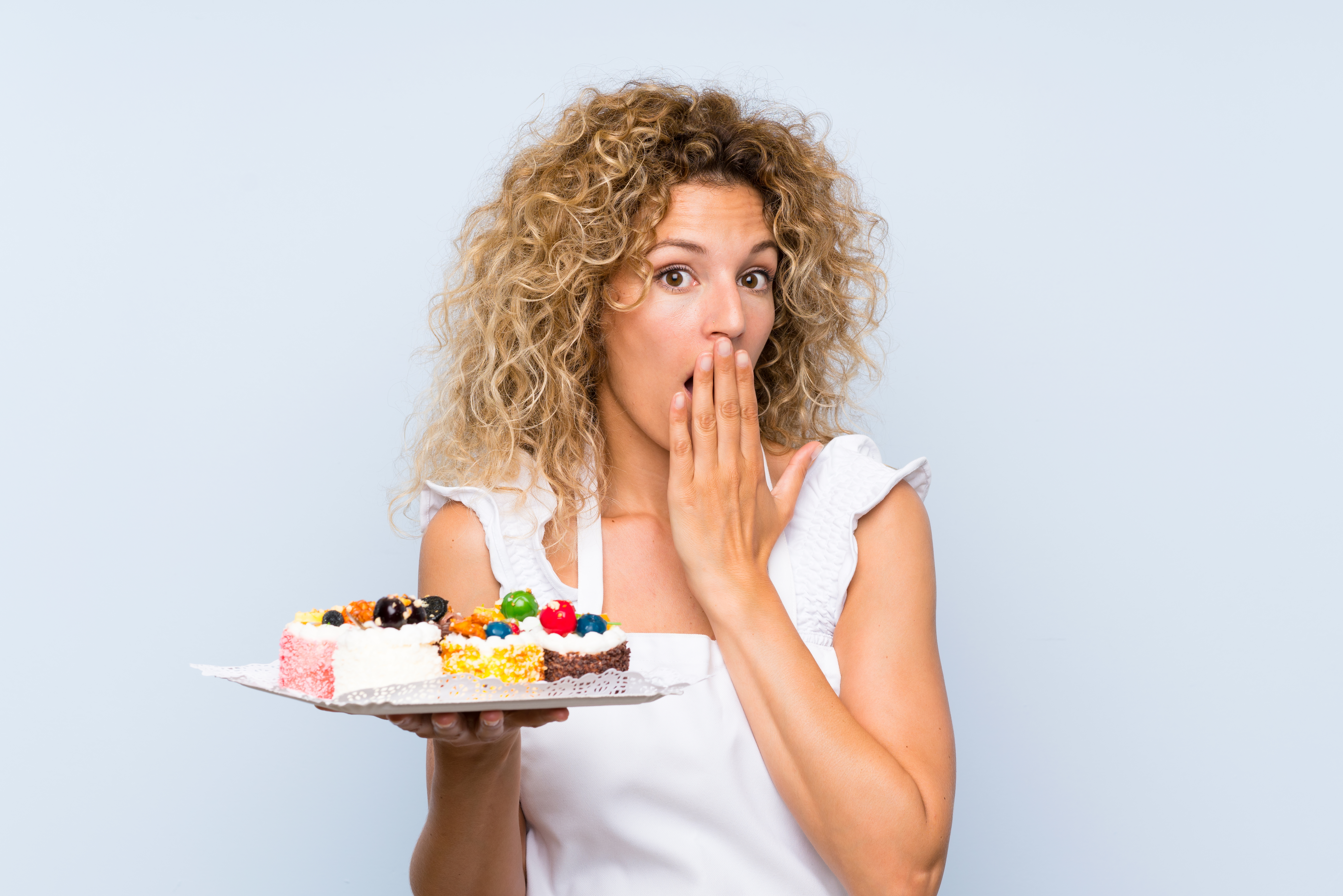 Чому перед місячними хочеться з’їсти буквально все?