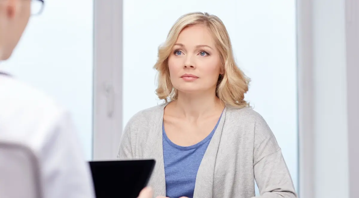 Выделения из влагалища и груди при климаксе — что является нормой, а когда нужно к врачу?