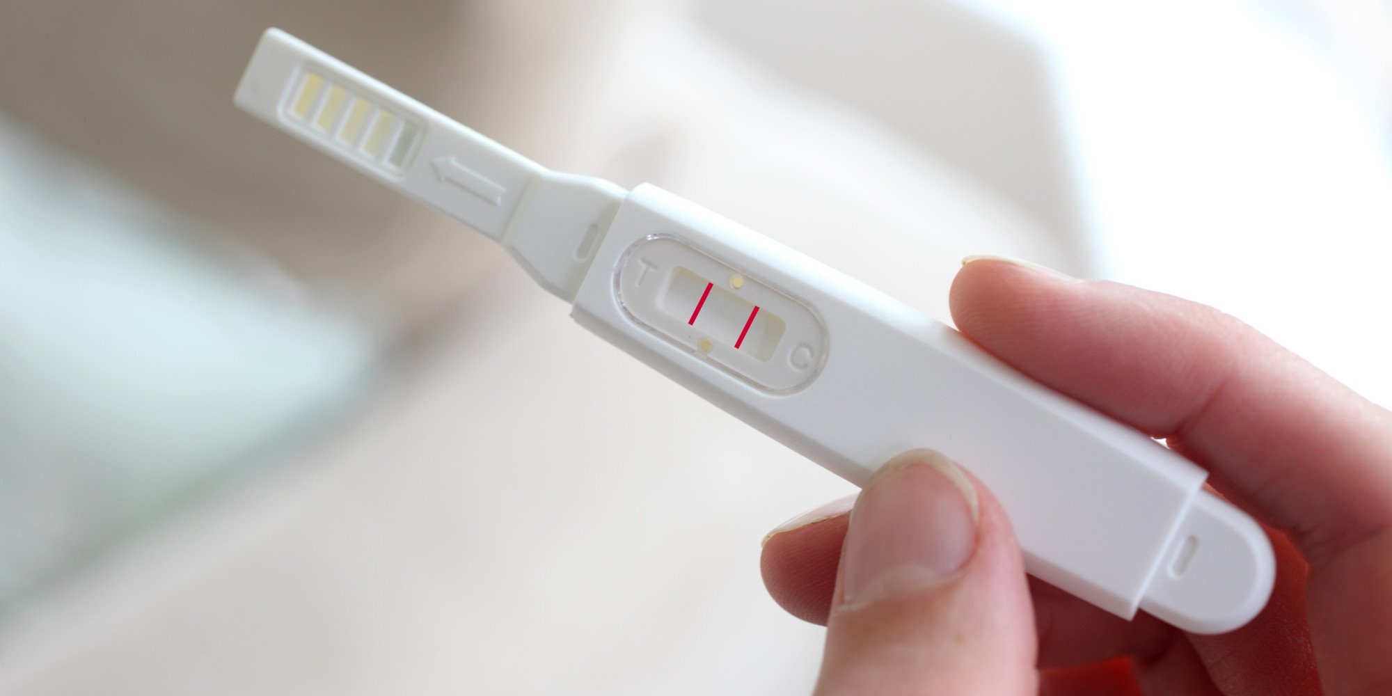 Можно ли делать тест на беременность днем или вечером, или обязательно делать его утром?