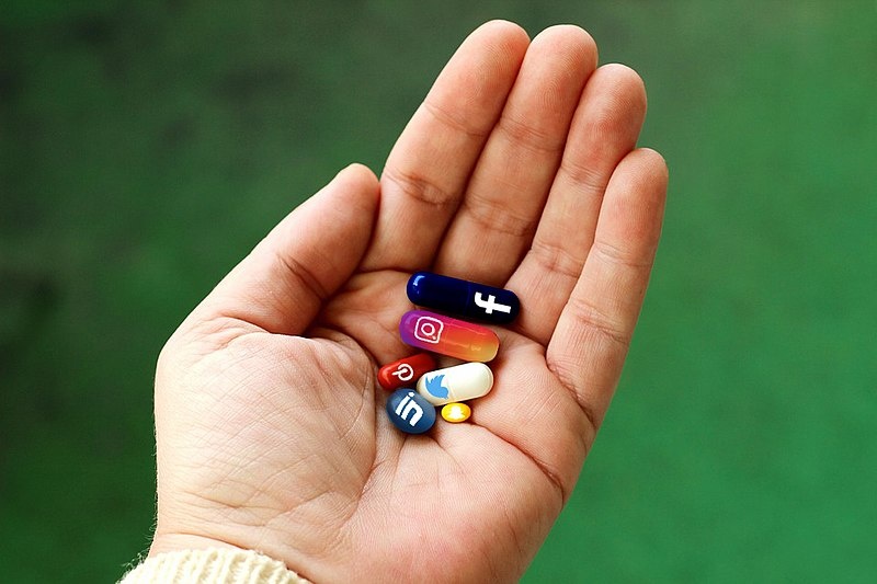 У мережі: життя за екраном