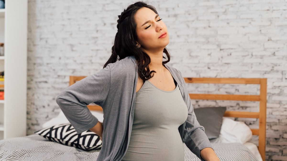 Боль в пояснице при беременности: что важно знать?