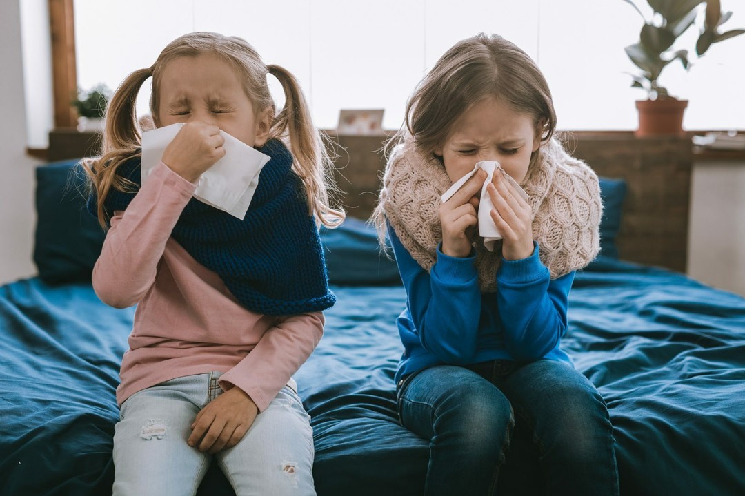 Простуда у ребенка: что делать, как лечить, как снизить температуру