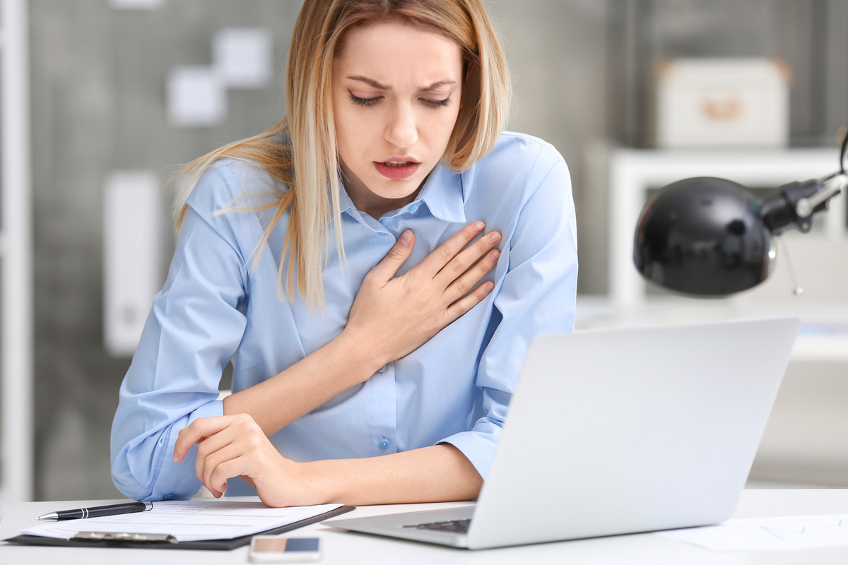 Боль в груди: стенокардия или невралгия — блог медицинских центров ОН Клиник