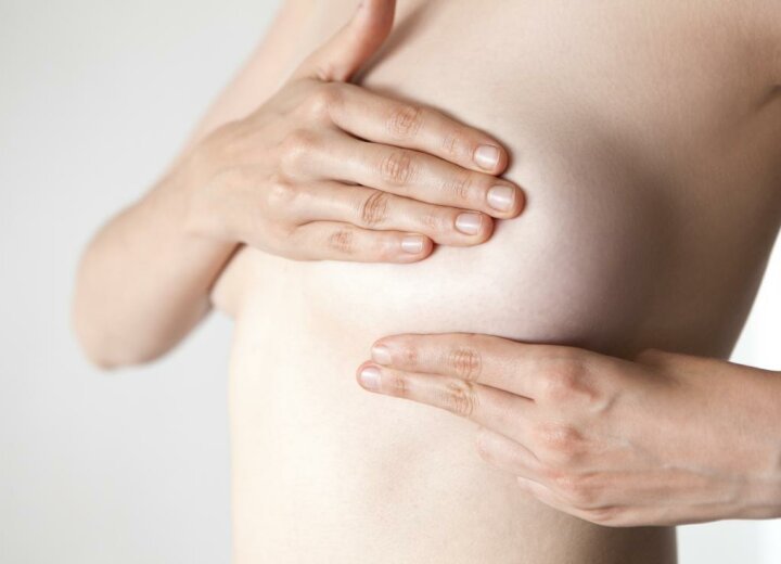 Как правильно проводить самообследование молочных желез?