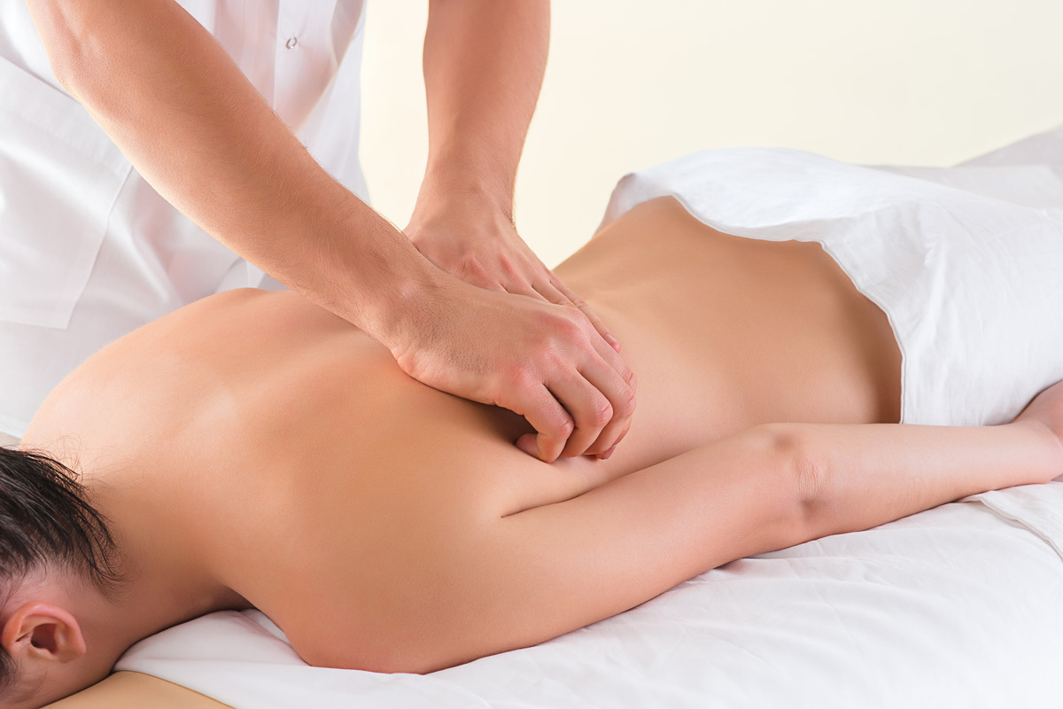 Лечебный массаж спины: основные виды, показания и противопоказания