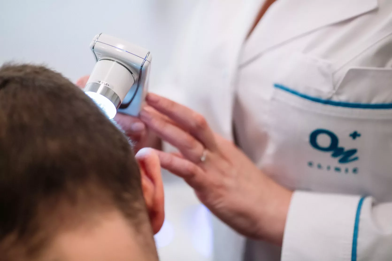трихоскоп для диагностики выпадения волос в медицинском центре ОН Клиник Одесса