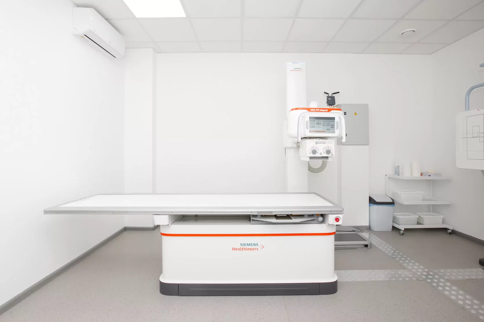апарат для проведення рентгена кистей і стоп в медичному центрі ОН Клінік Харків