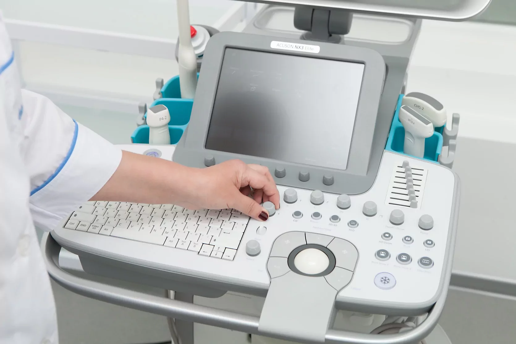 аппарат для проведения УЗИ брюшной полости в медицинском центре ОН Клиник Кропивницкий