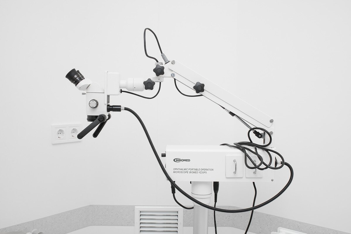 операционный микроскоп применяется при хирургическом лечении варикоцеле, а также во время операции Мармара и селективной нейротомии