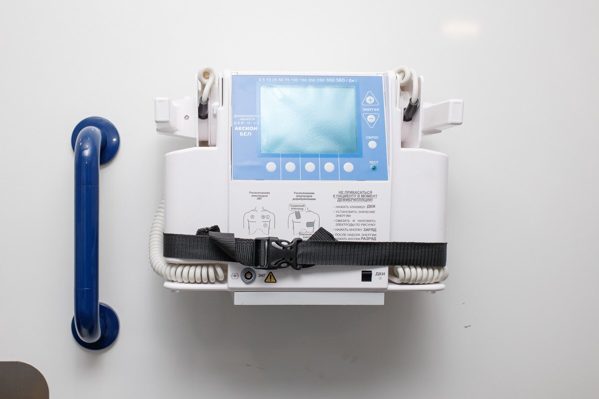 Дефібрилятор