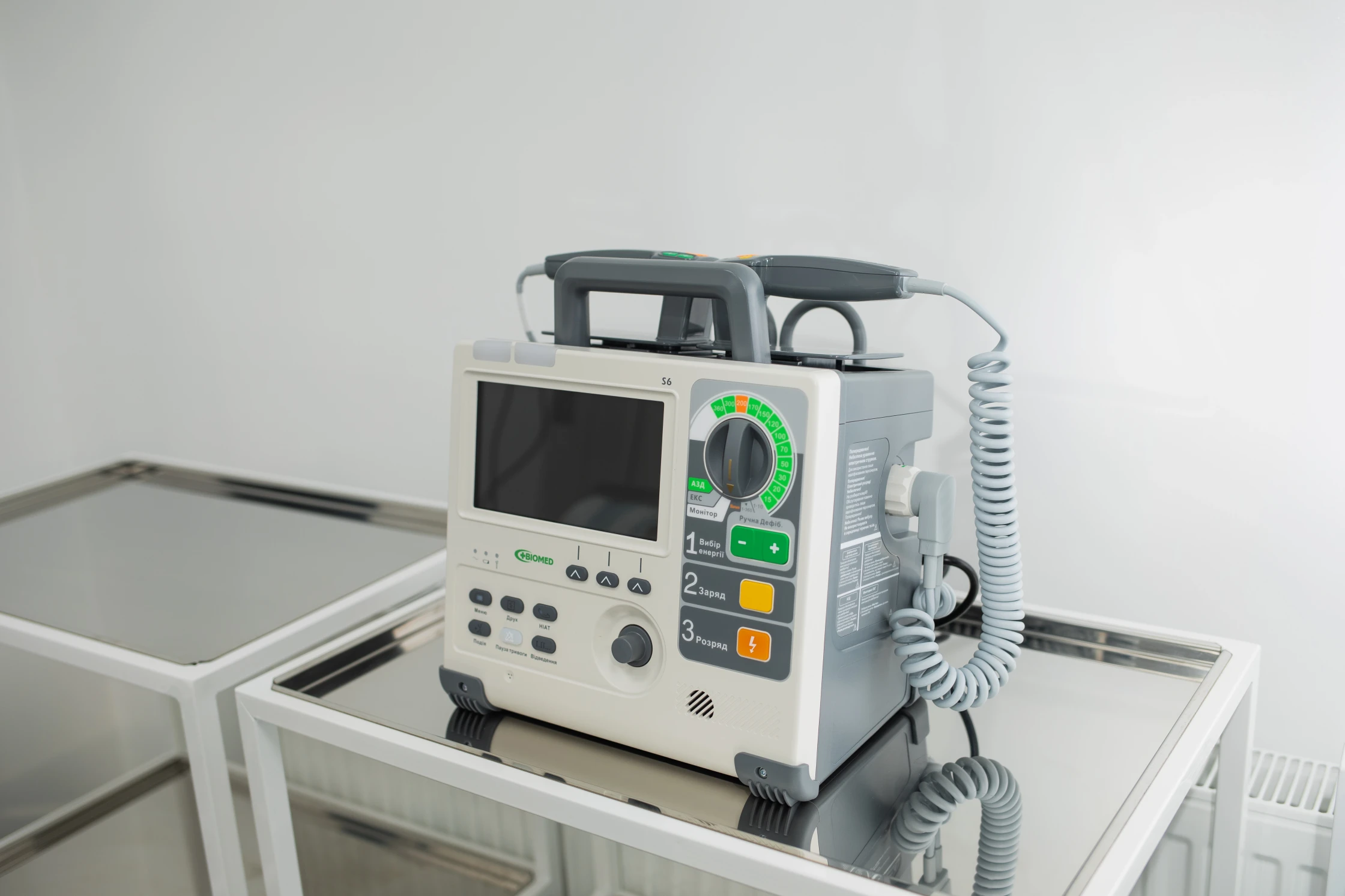 Дефібрилятор-монітор «Біомед» S6 у медичному центрі «ОН Клінік Миколаїв»