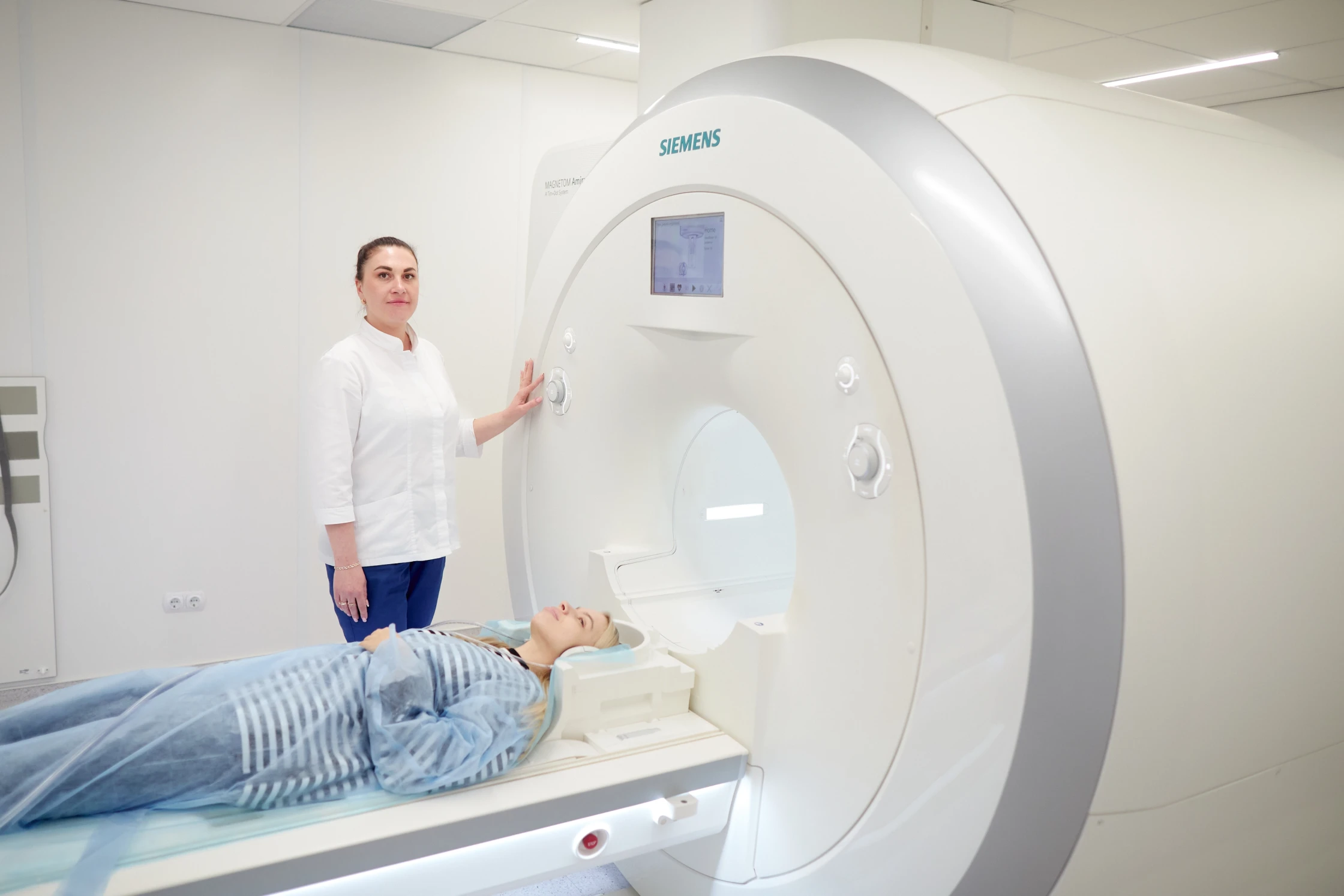 апарат для проведення МРТ в медичному центрі ОН Клінік Дніпро