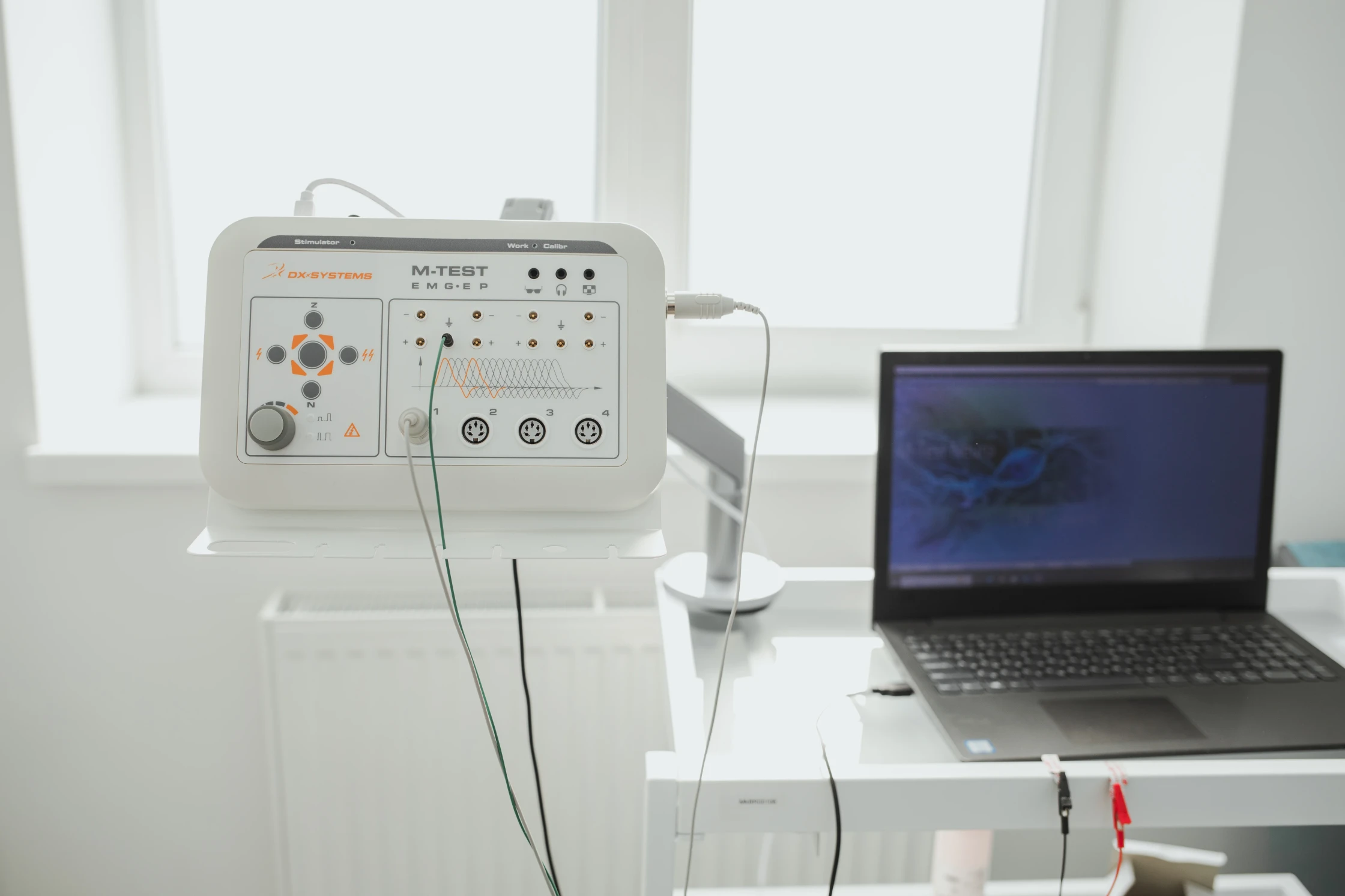 Апарат для проведення електронейроміографії