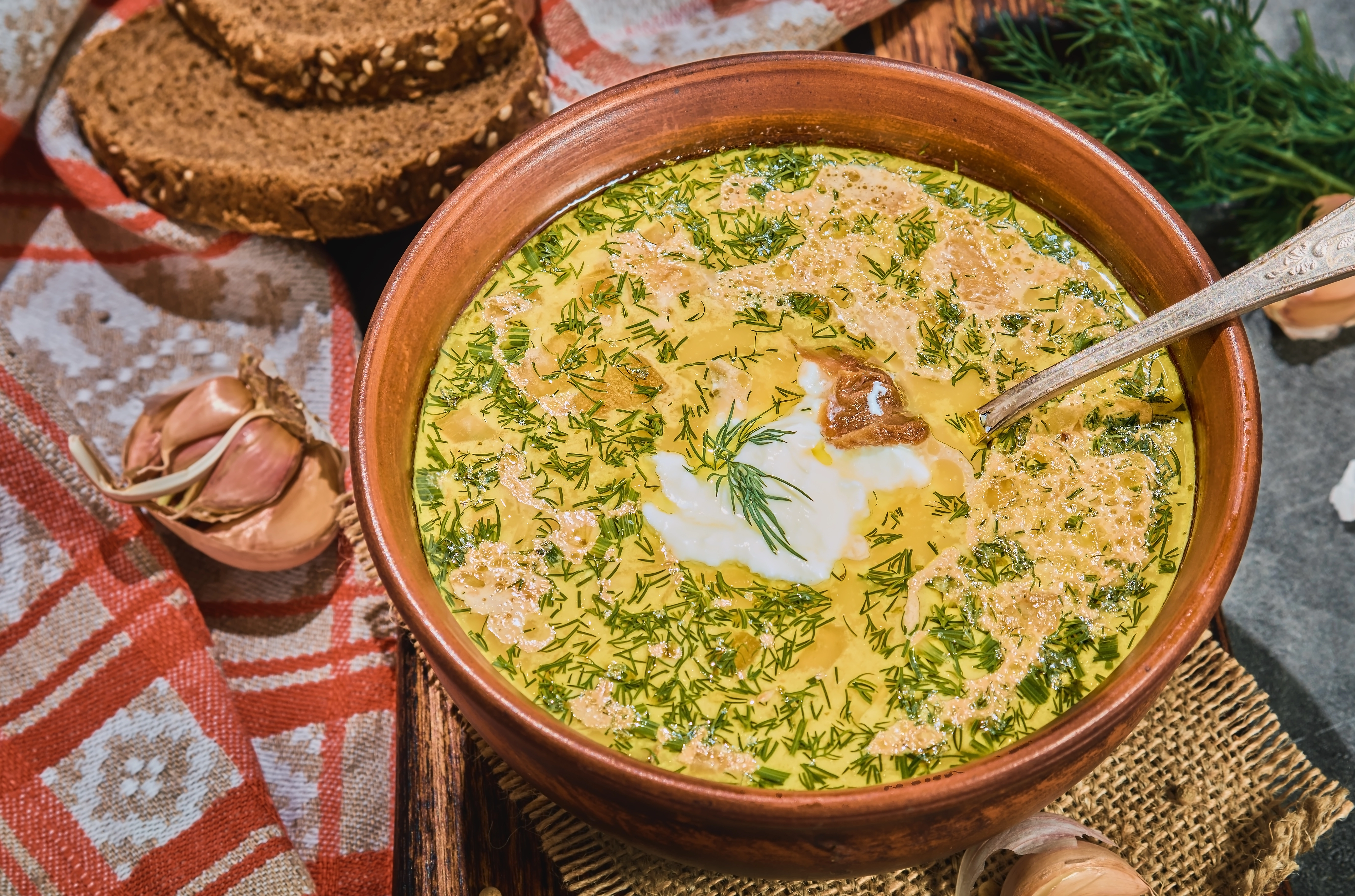 Чим корисний шпинат і які страви з ним приготувати: поради дієтологів