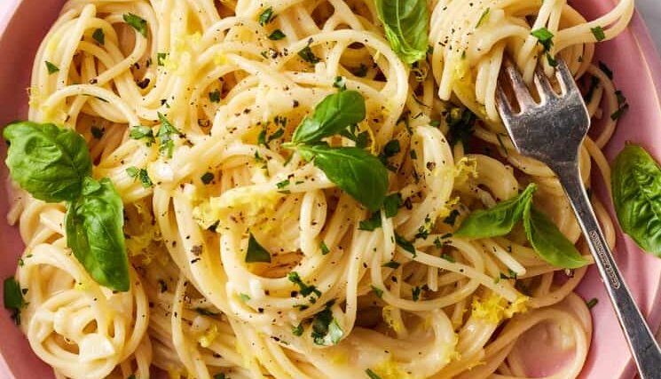 Чим корисна зелень і скільки її можна з'їсти без шкоди для здоров'я?